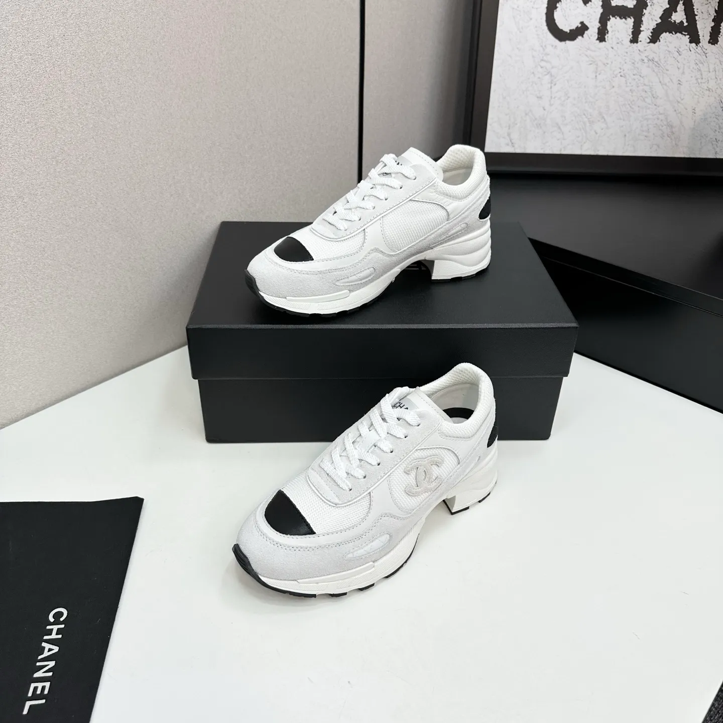 👟👟Ex-factory price 640👟👟Chanel Panda Shoes! 2025 counter's top casual sports shoes. This classic design; the upper is electro-embroidered with a variety of techniques; the outsole is fashionable and sporty; the unusual inclusion of a variety of color matching elements... The diversified mix and match is very good-looking and versatile, and can be used for leisure, fashion, sports, and outdoor... ꫛꫀꪝ Go➫ Materials: ❶Upper made of: original imported first-layer silk cowhide + original waterproof cloth + original first-layer cowhide ❷Inner lining: Original Yangli+wang ❸ Outsole based on: Original TPU combination outsole Counter boutique packaging complete set for women 35–41